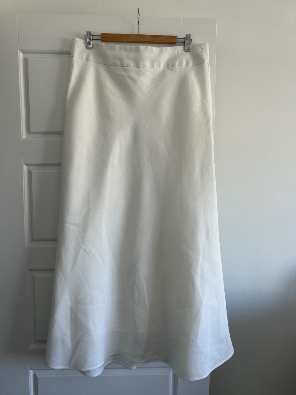Banana Republic white 100% linen maxi skirt